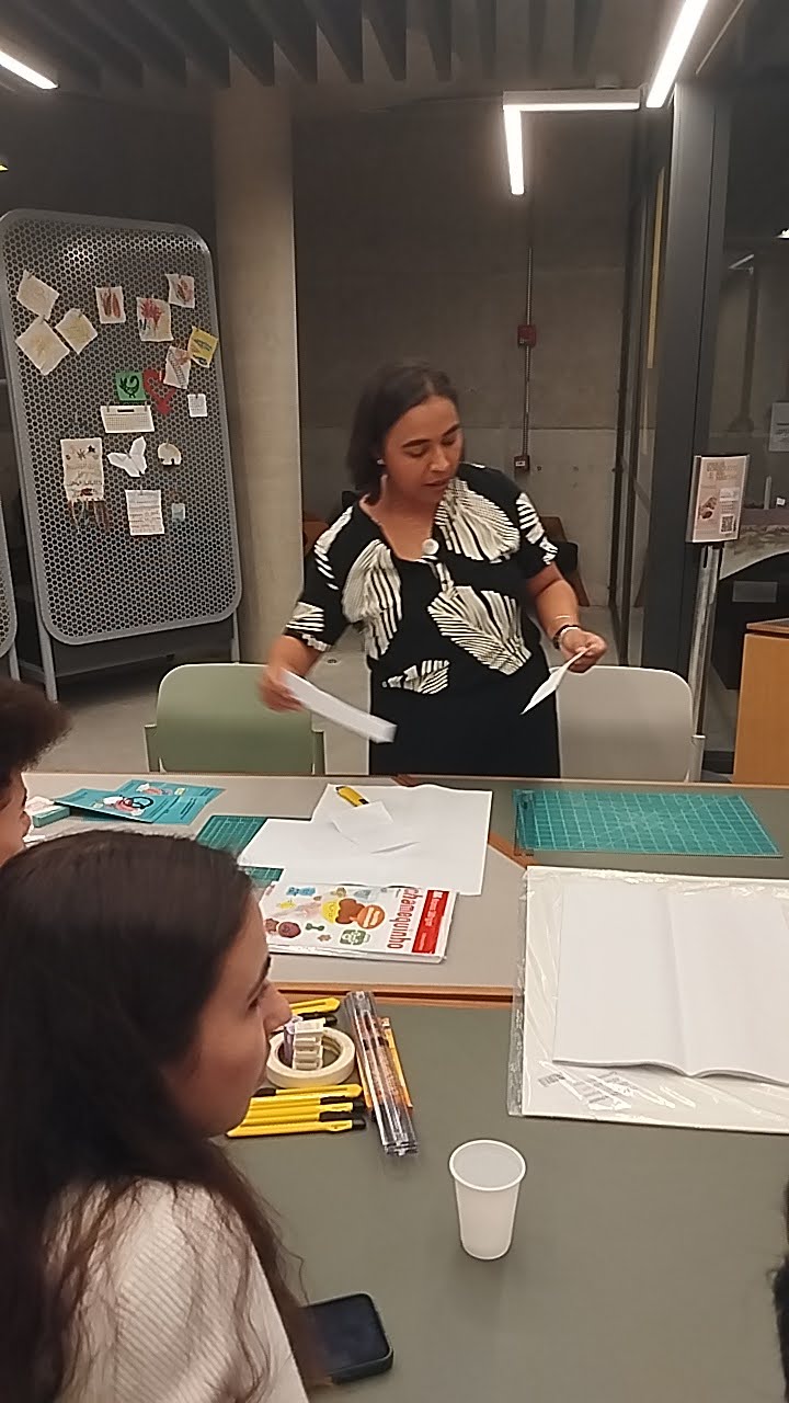 Karen Merlim em atividade de formação